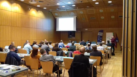 Pohled do konferenčního sálu během jedné z přednášek. 