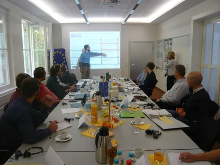 Sitzungsraum mit Teilnehmern des 1. STRIMA Projektkoordinationstreffen in Dresden